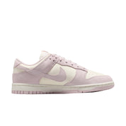 Nike Women's DUNK LOW SE Shoe
