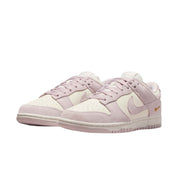 Nike Women's DUNK LOW SE Shoe