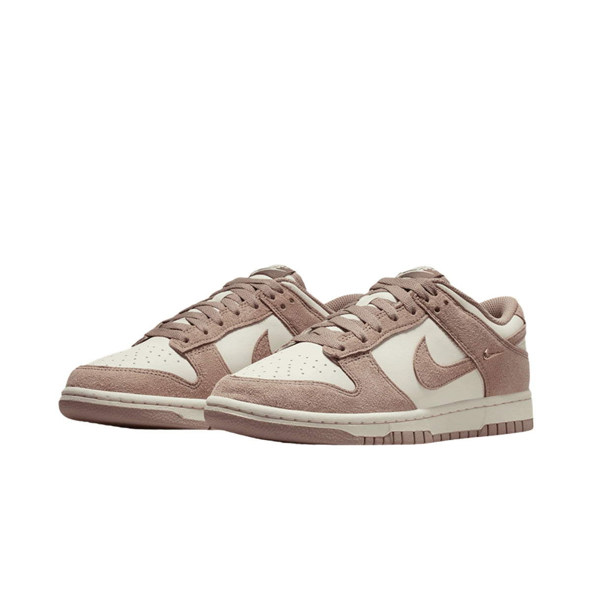 Nike Women's DUNK LOW NC Shoe