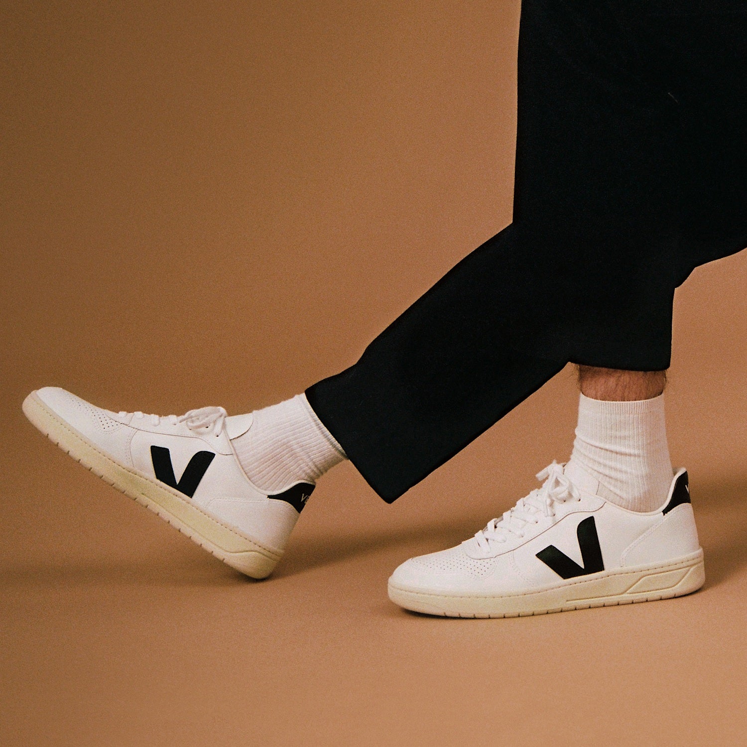 Veja V-10 Unisex CWL Sneakers